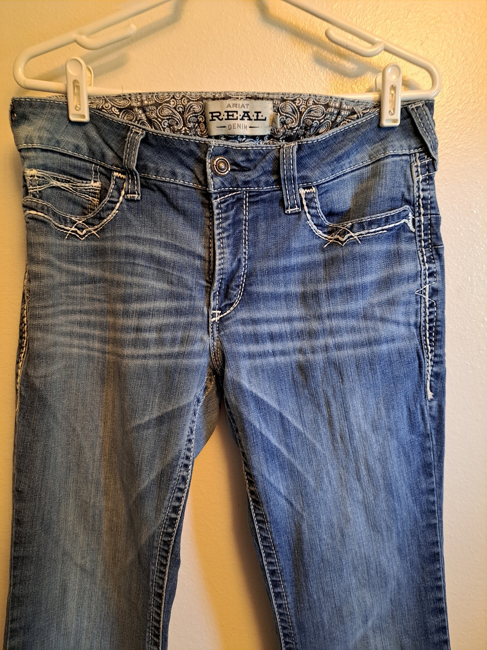 Ariat R.E.A.L. mid-rise bootcut  jeans with back-pocket whipstitch/embroidery - Picture 5 of 11
